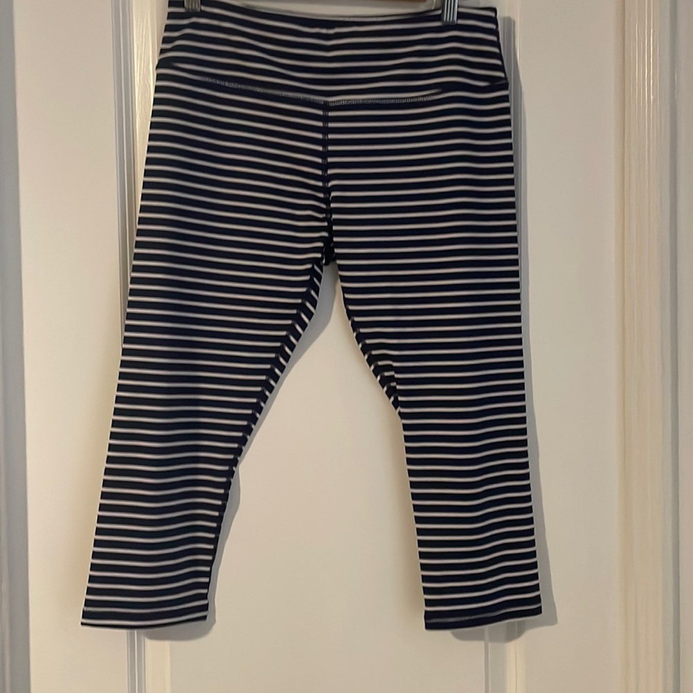 Scorpio Sol cropped leggings. Blue and white. Size M. Poly spandex blend.
